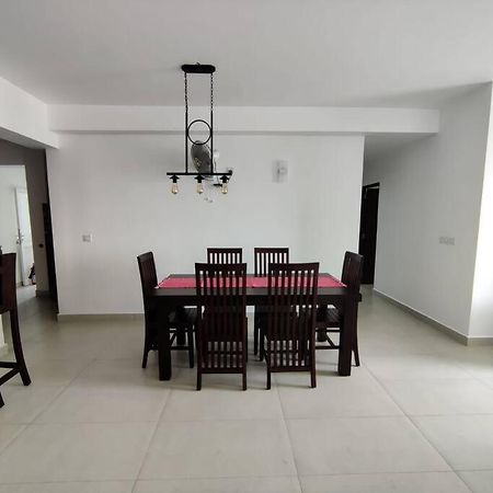 Modern Apartment In Close Proximity To The Beach Colombo Luaran gambar