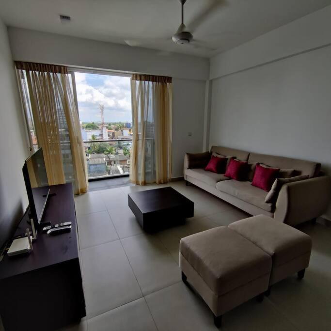 Modern Apartment In Close Proximity To The Beach Colombo Luaran gambar