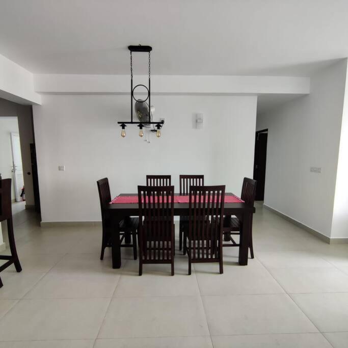 Modern Apartment In Close Proximity To The Beach Colombo Luaran gambar