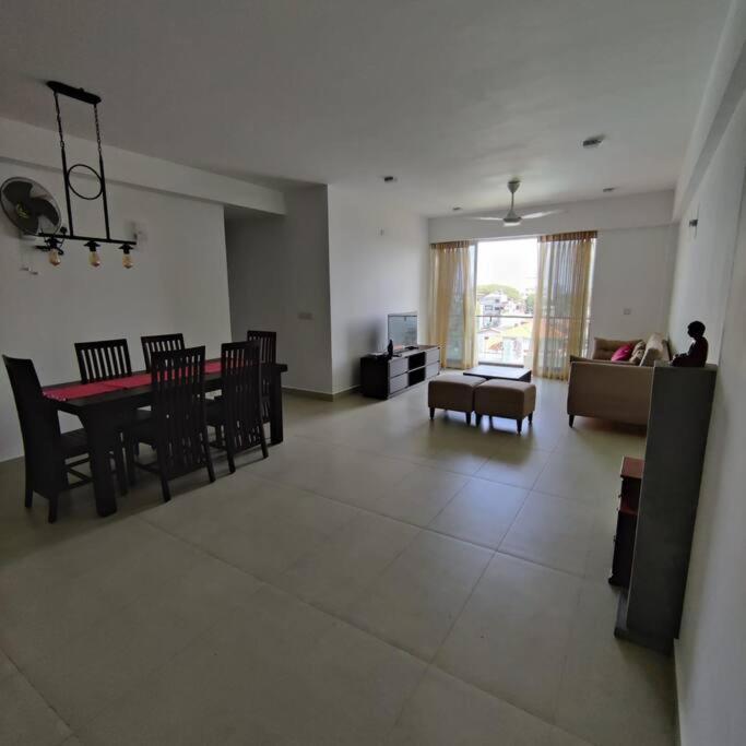 Modern Apartment In Close Proximity To The Beach Colombo Luaran gambar