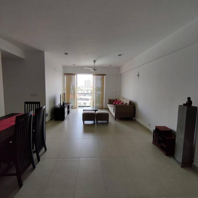 Modern Apartment In Close Proximity To The Beach Colombo Luaran gambar