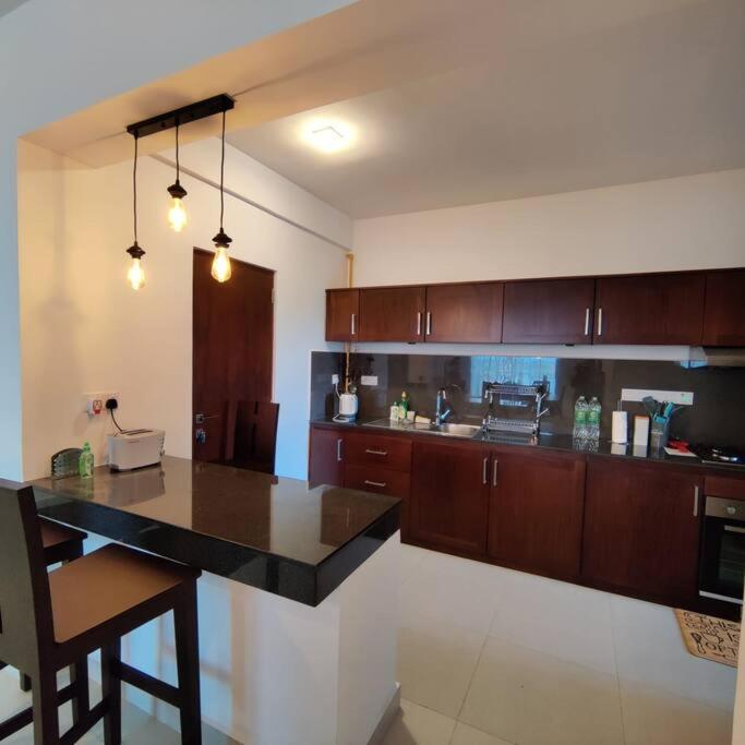 Modern Apartment In Close Proximity To The Beach Colombo Luaran gambar