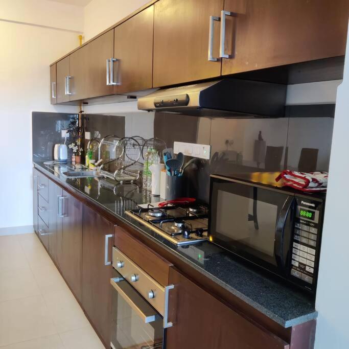 Modern Apartment In Close Proximity To The Beach Colombo Luaran gambar