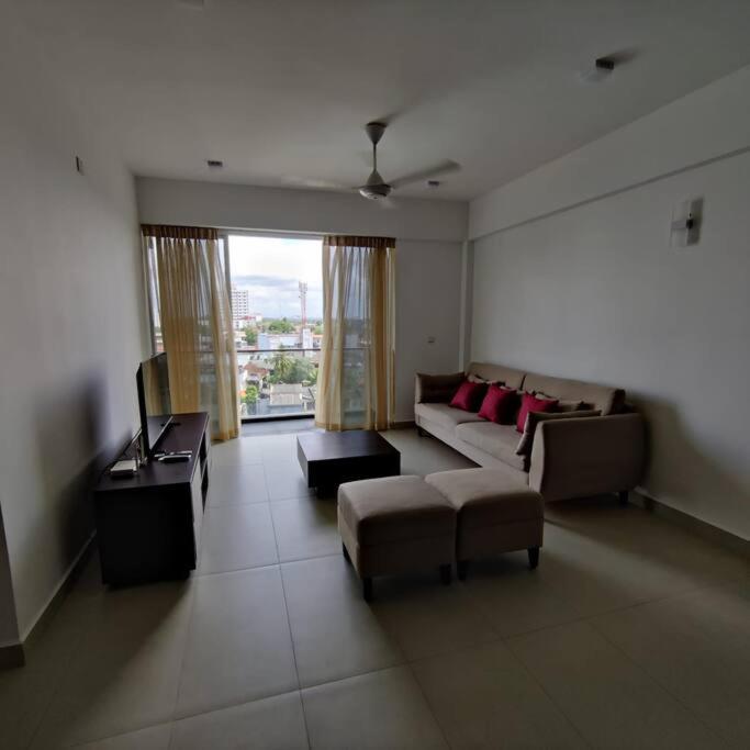 Modern Apartment In Close Proximity To The Beach Colombo Luaran gambar