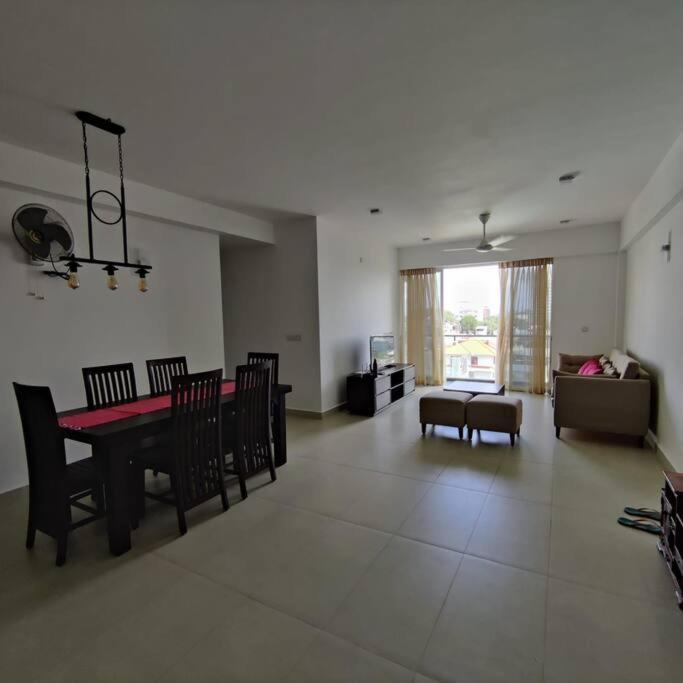 Modern Apartment In Close Proximity To The Beach Colombo Luaran gambar