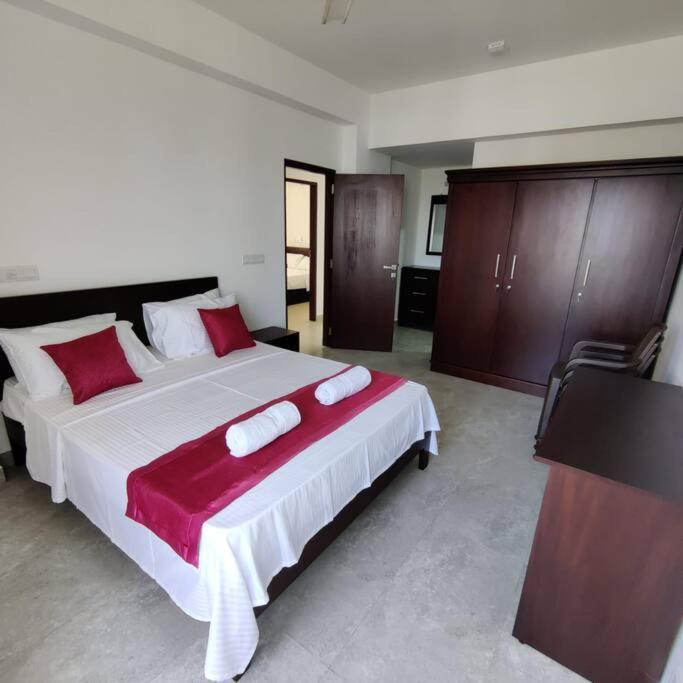 Modern Apartment In Close Proximity To The Beach Colombo Luaran gambar